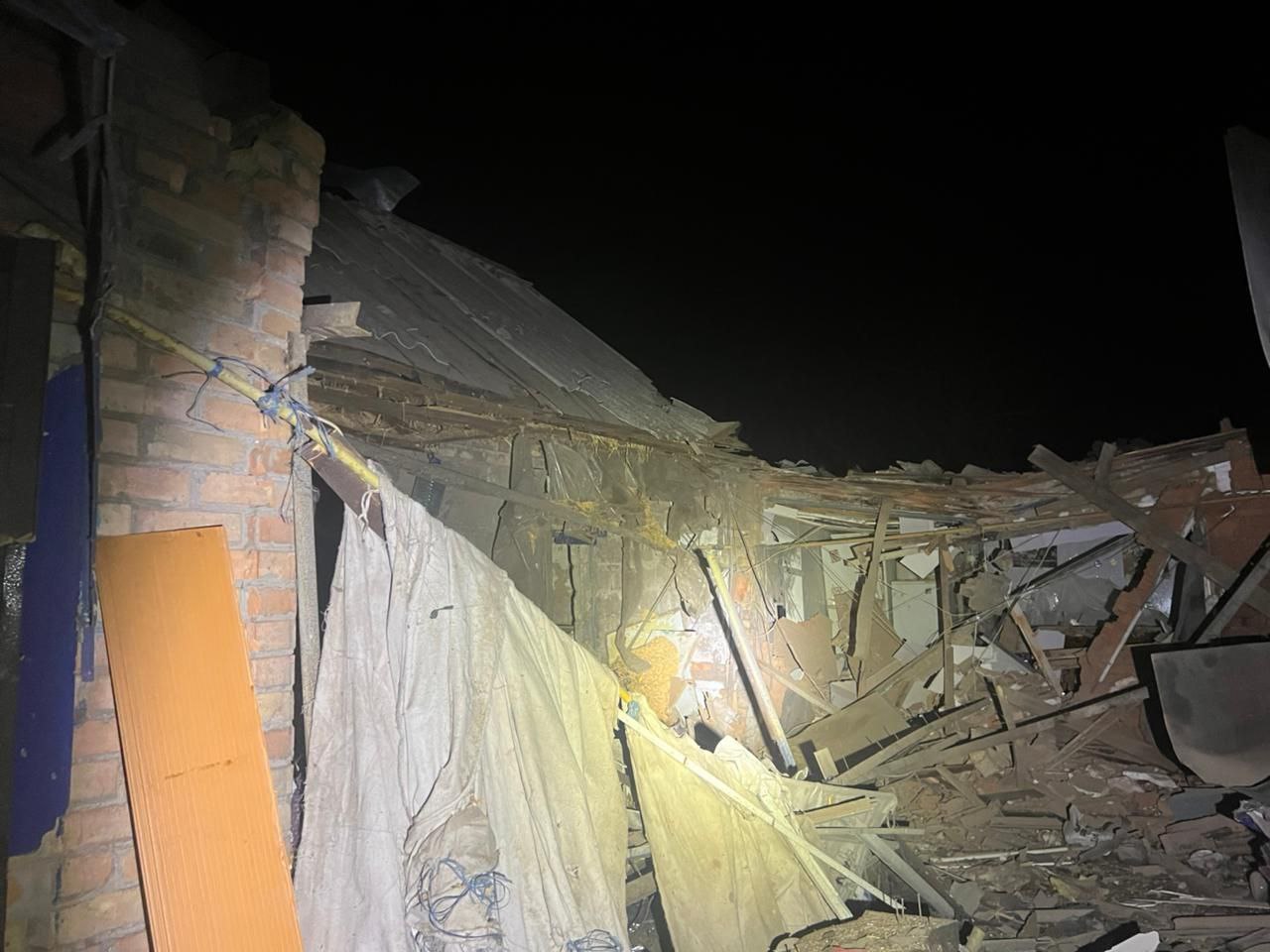 Пошкоджено приватні оселі, господарські споруди