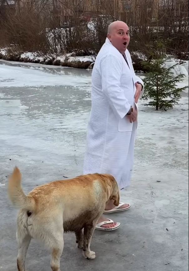 Юрій Ткач занурився у воду з підтримкою друга