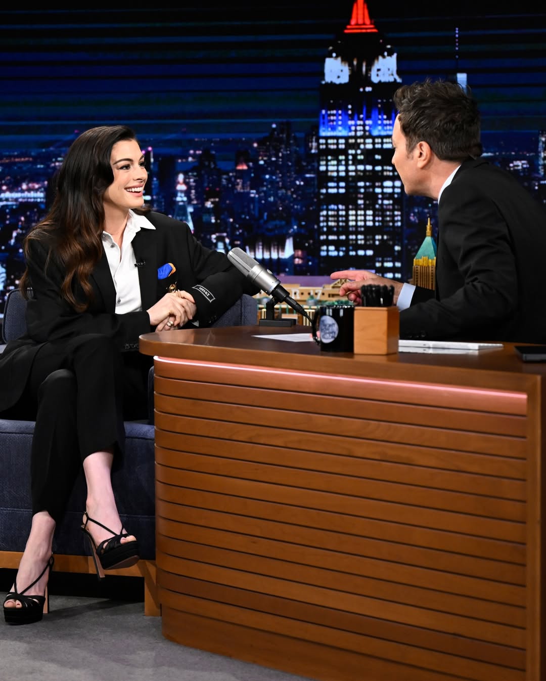 Енн Гетевей і Джиммі Феллон на шоу «The Tonight Show» 