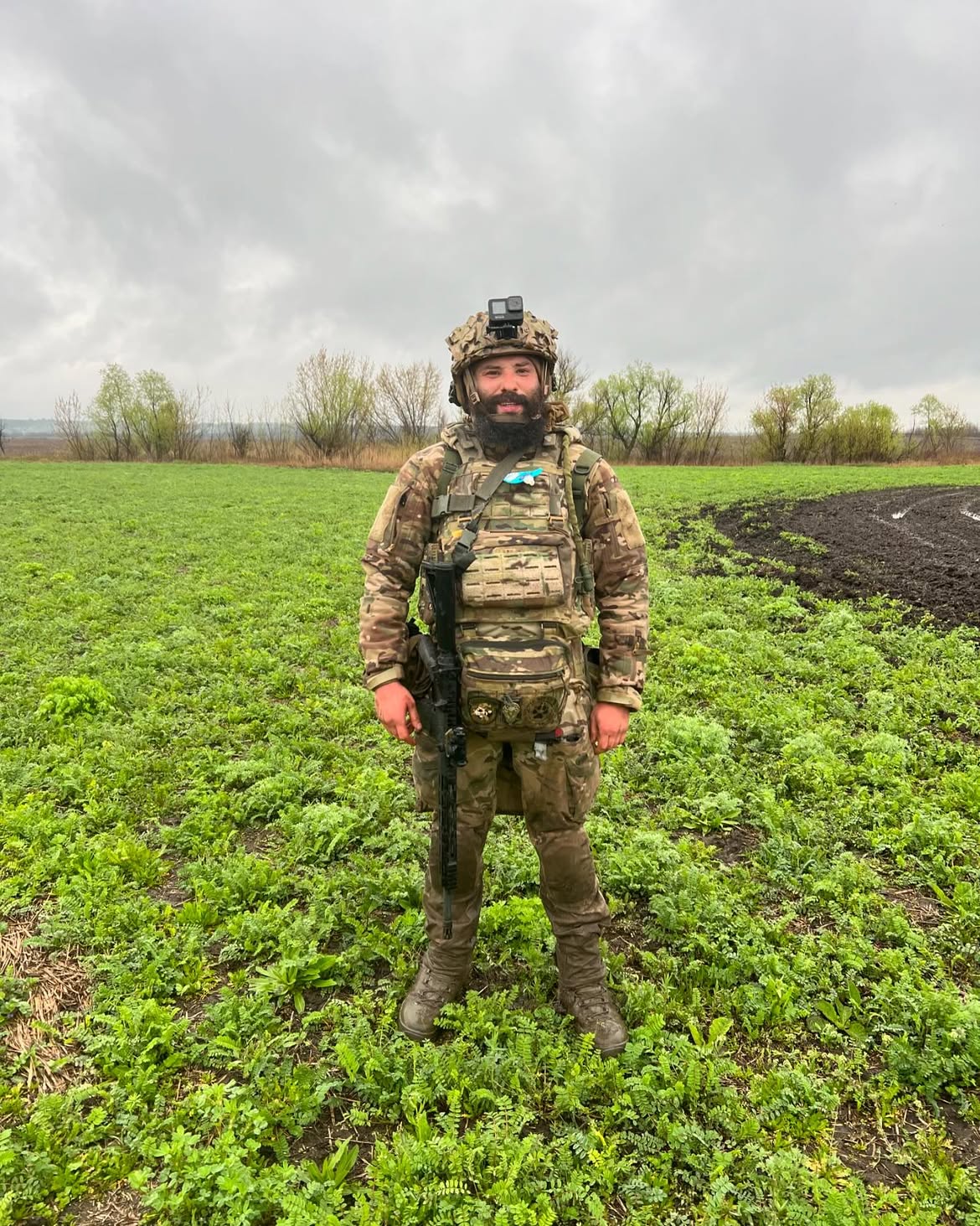 Дікусар, Агапітова, Хливнюк. Хто з українських зірок долучився до ЗСУ фото 12
