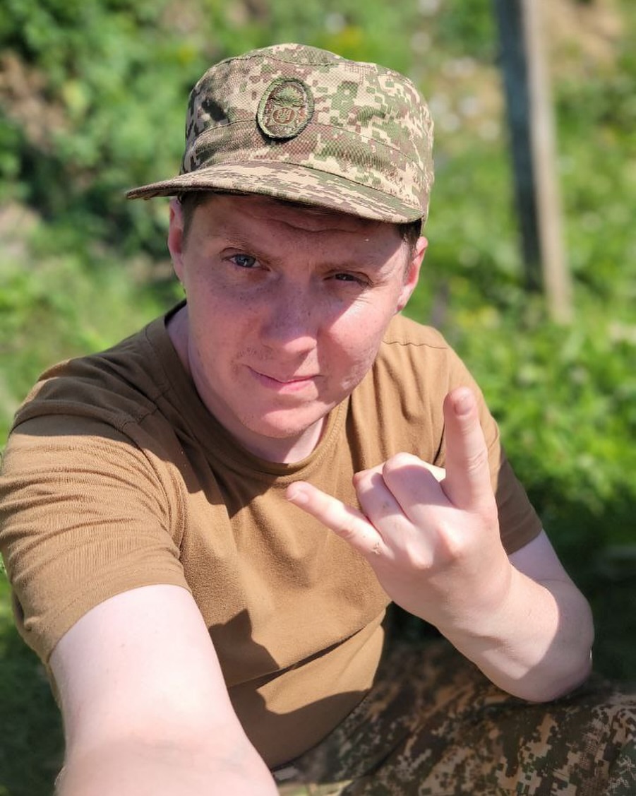 Дікусар, Агапітова, Хливнюк. Хто з українських зірок долучився до ЗСУ фото 22