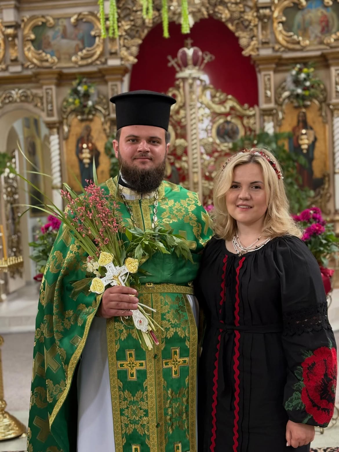Юлія Залізна зі своїм чоловіком-священником