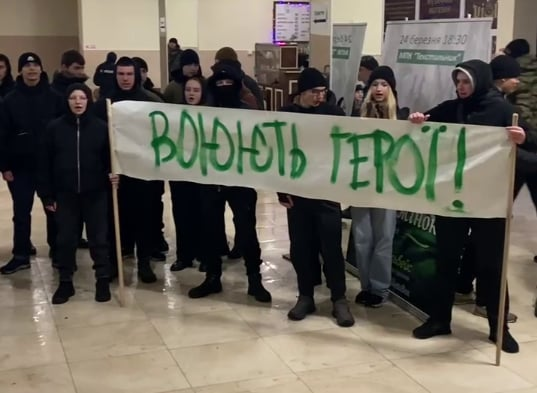 Melovin зробив заяву після зірваного концерту противниками ЛГБТ у Рівному