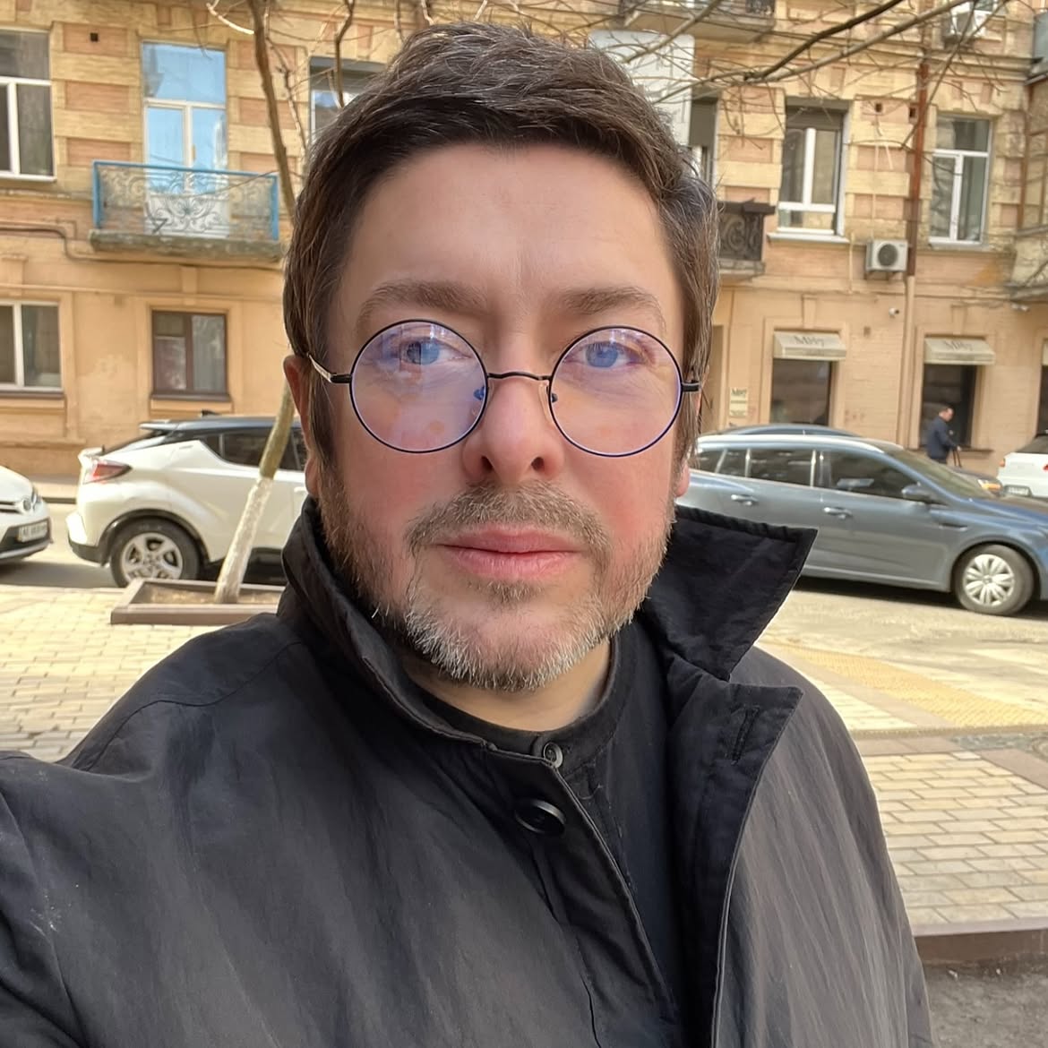 «Трохи забуваю слова». Телеведучий Олексій Суханов переніс інсульт та розповів про свій стан фото 1