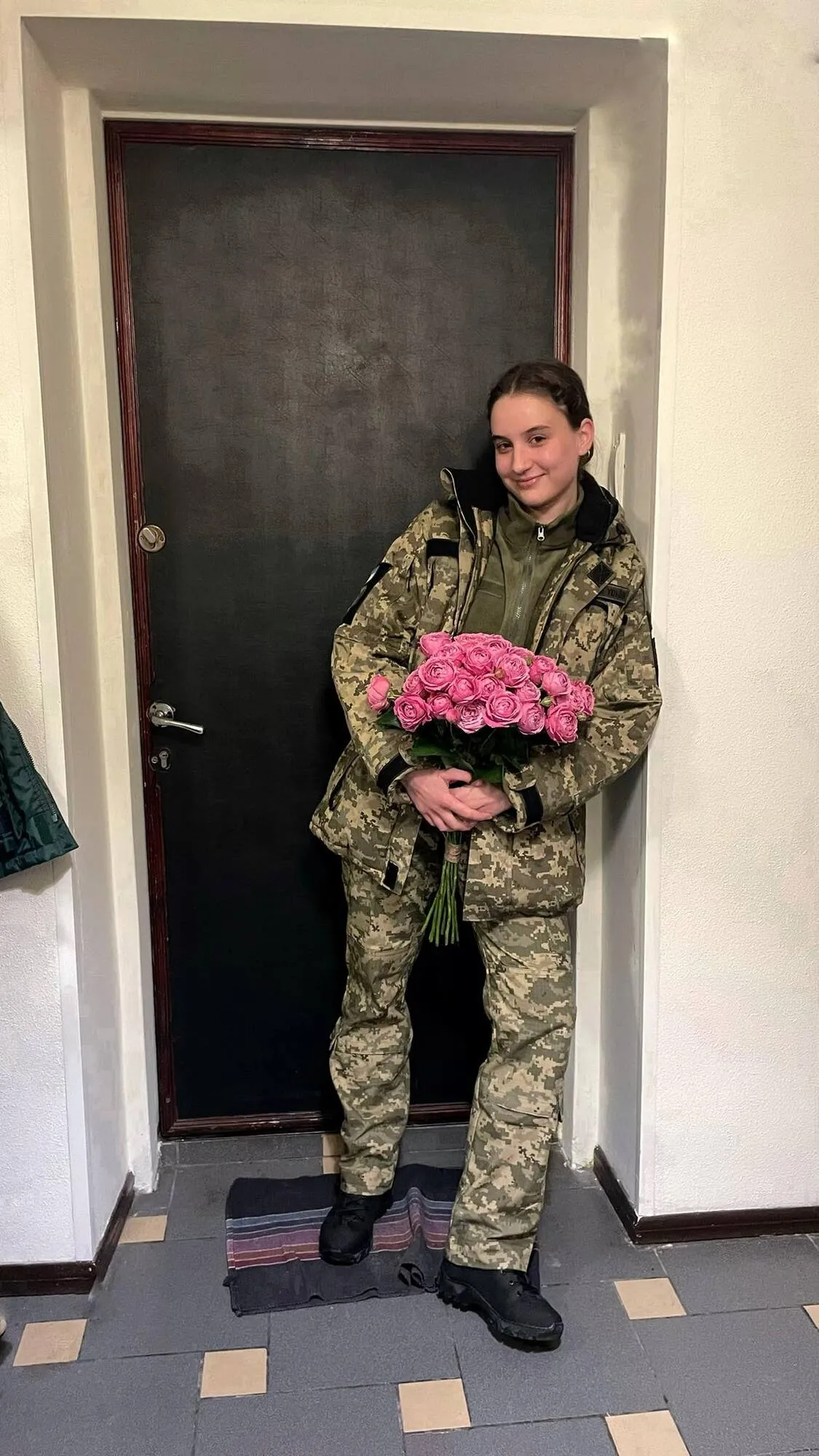 Дікусар, Агапітова, Хливнюк. Хто з українських зірок долучився до ЗСУ фото 20