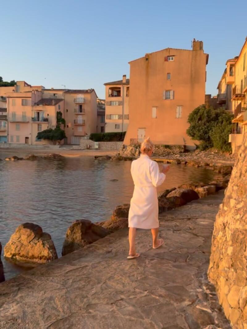 Памела Андерсон відсвяткувала 59-річчя на узбережжі Франції (фото) фото 2