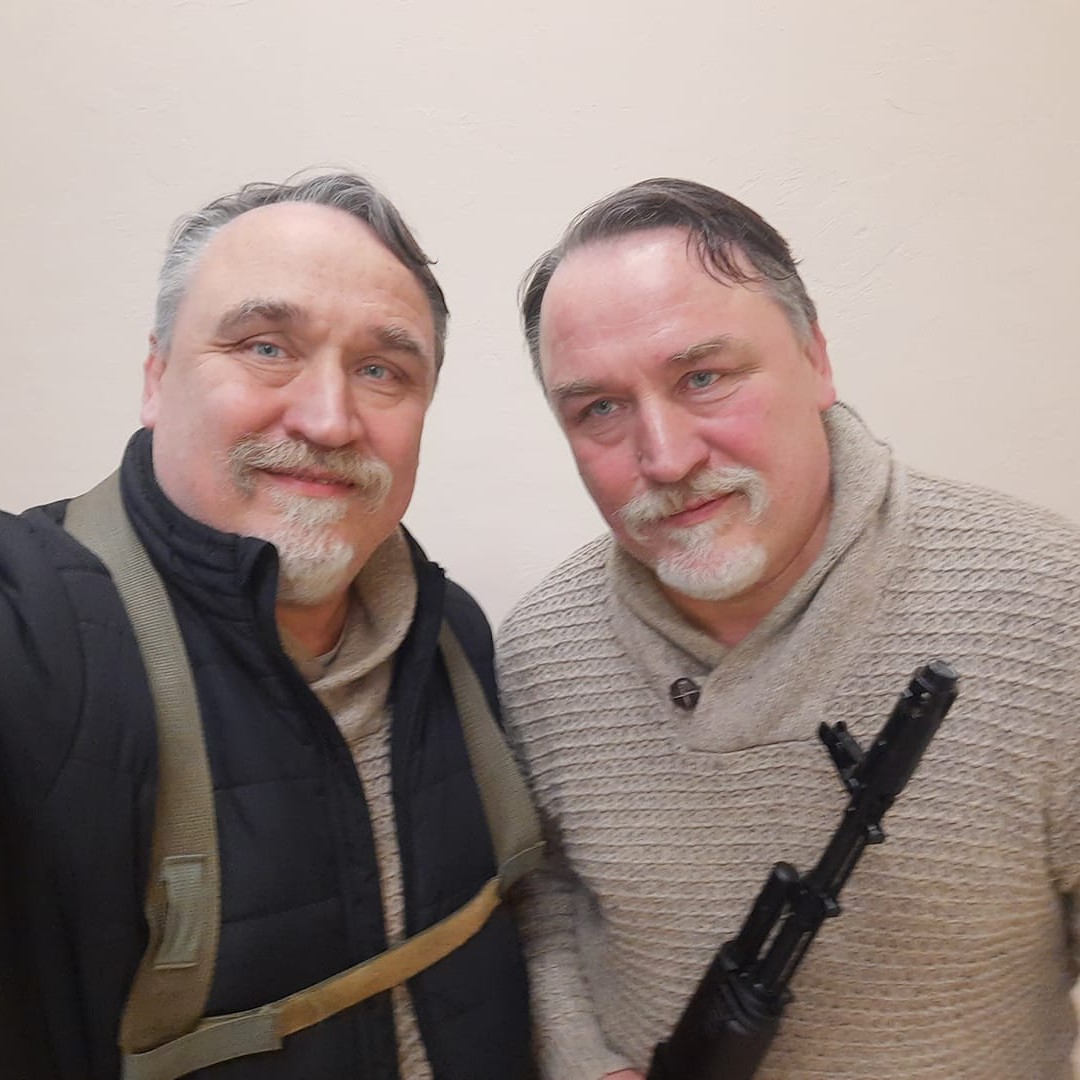 Українські письменники брати Віталій та Дмитро Капранови
