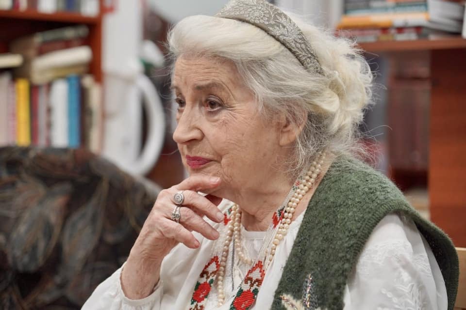 Більшу частину свого життя Галина Яблонська віддала театру