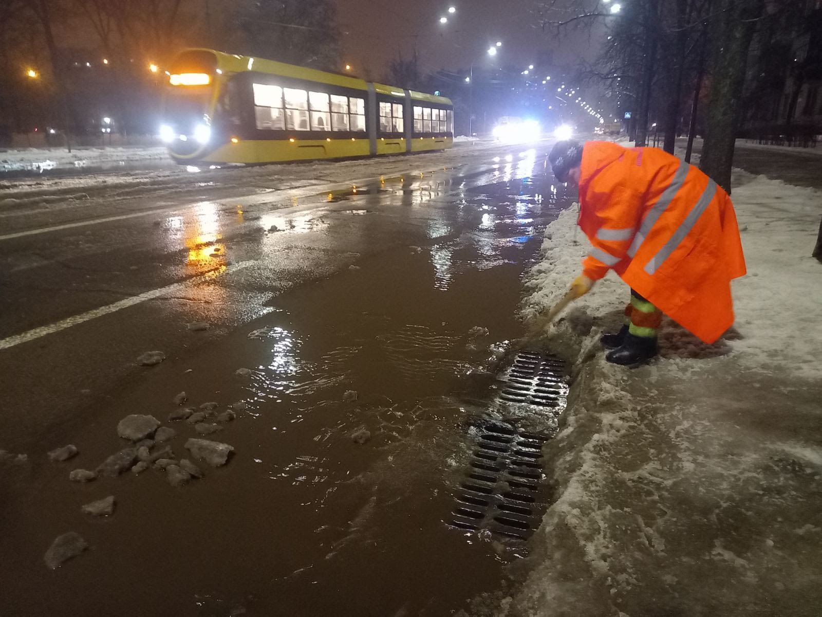 Рух трамваїв у Дарницькому районі було відновлено
