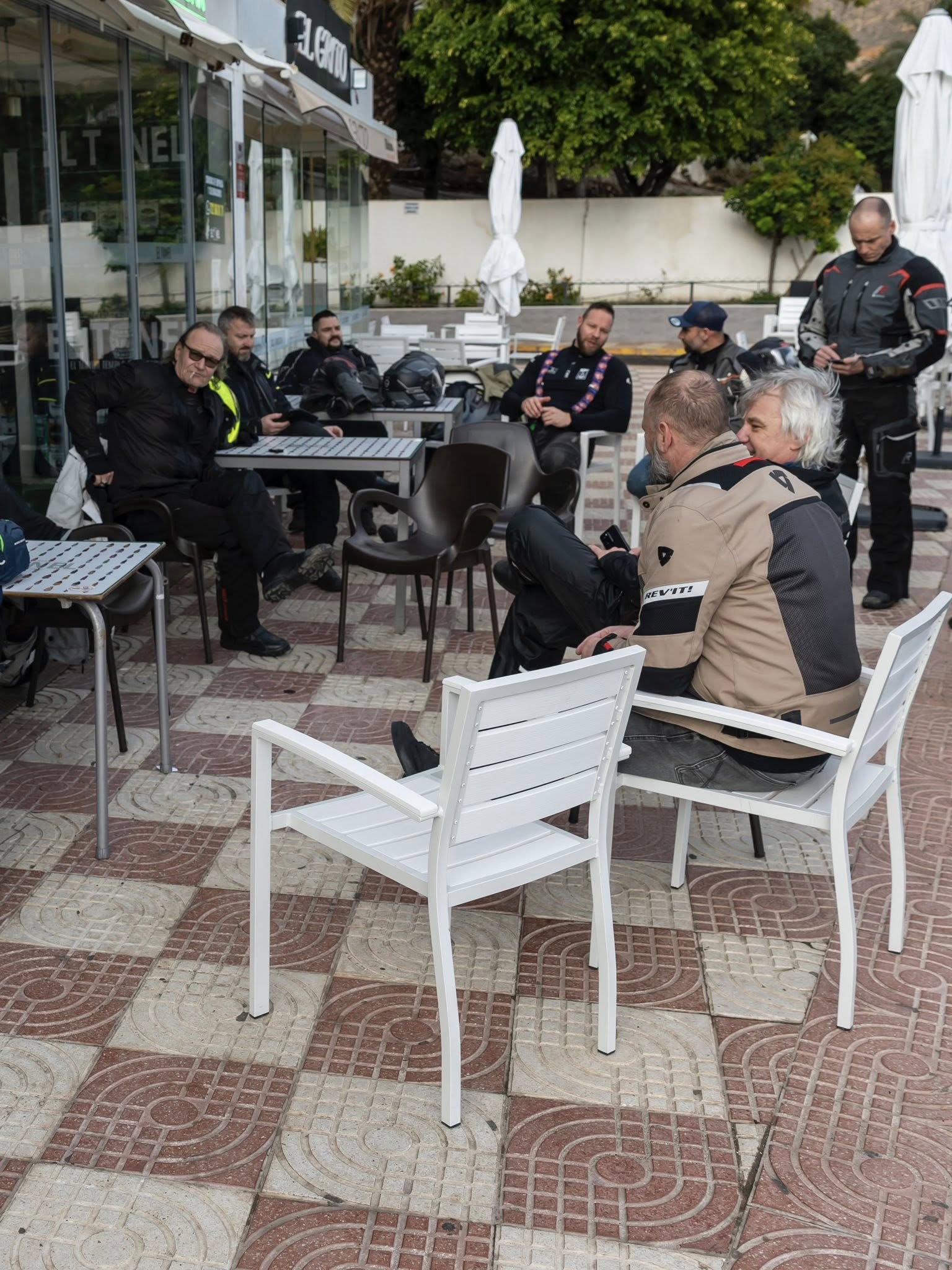 Петр Павел живе з групою байкерів 