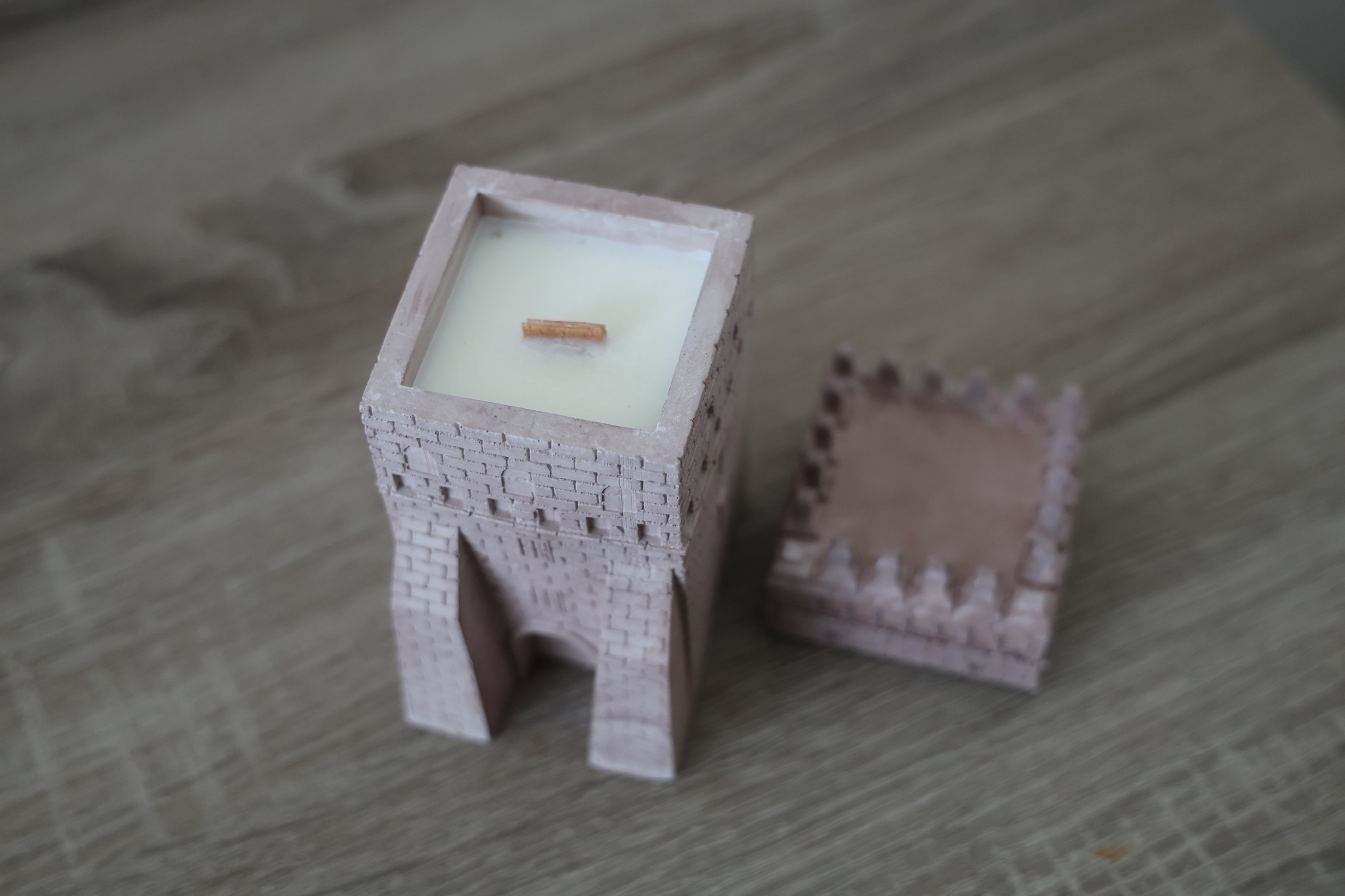 Міська рада Луцька закупила ароматичних свічок на 55 тис. грн