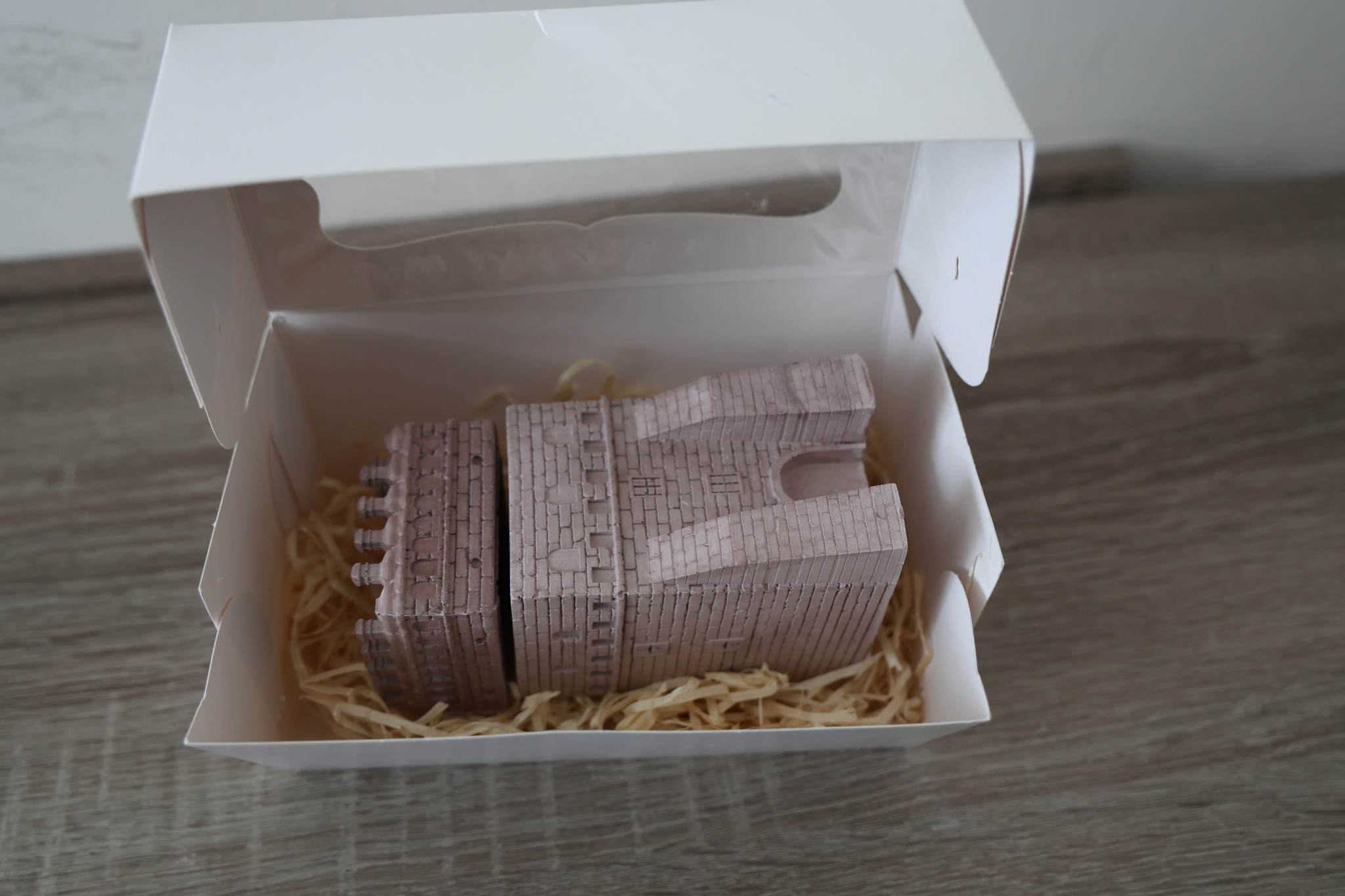 Міська рада замовила аромасвічки у майстрині та дружини військового ЗСУ