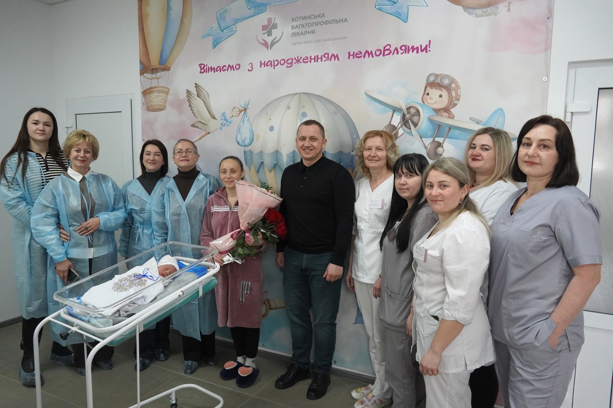 Мати десятьох дітей з пологового зустрів її чоловік