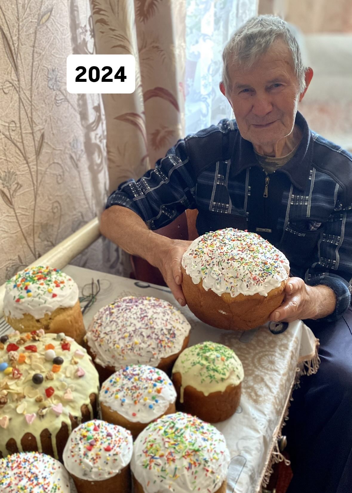 84-річний Анатолій Дехтяренко пече паски з 2024 року