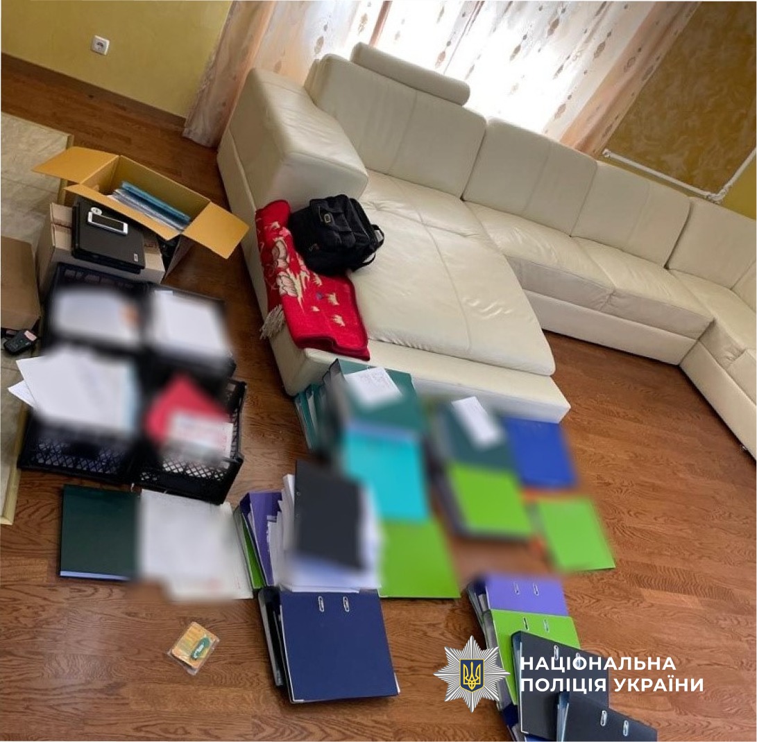 Депутат нараховував собі кошти у вигляді зарплат та премій з бюджету шкіл
