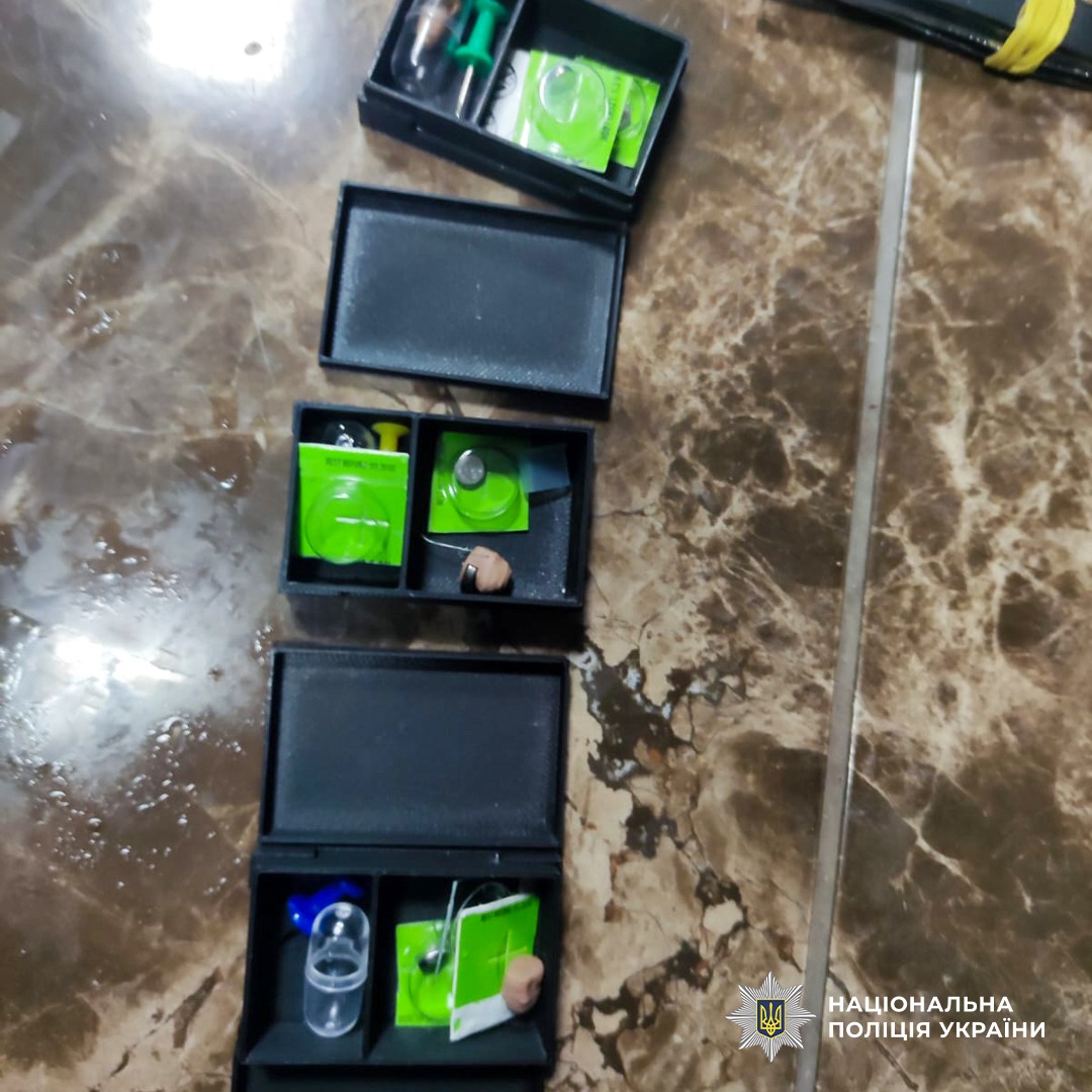 Правоохоронці провели обшуки у підозрюваних 