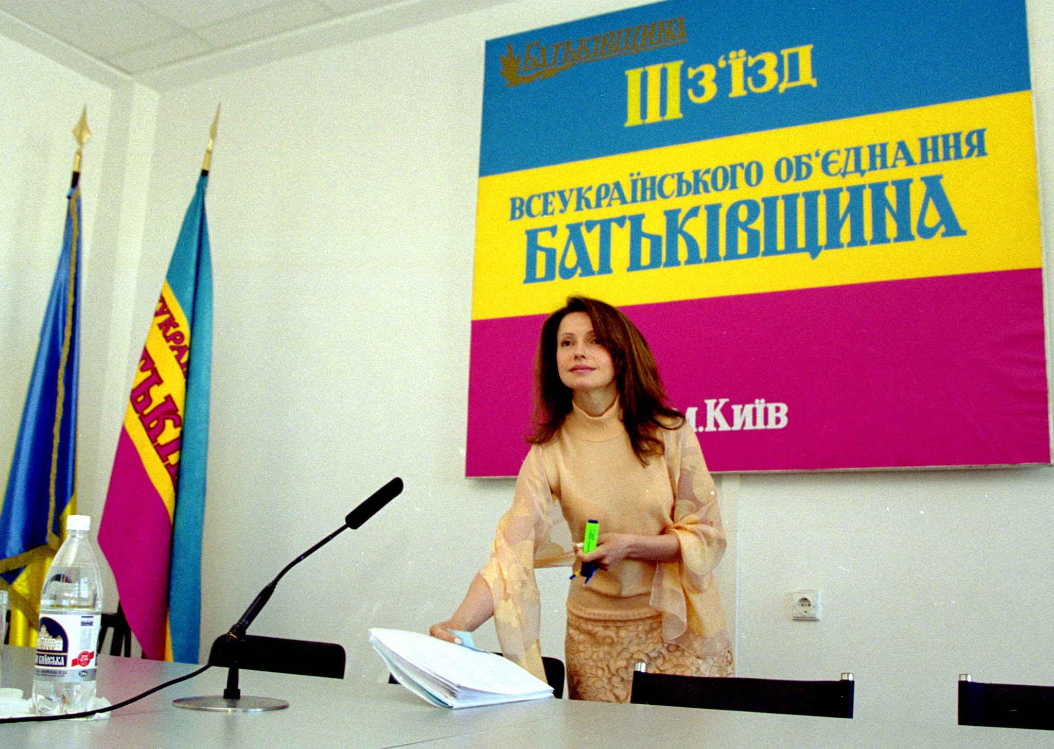 Юлія Тимошенко з темним волоссям
