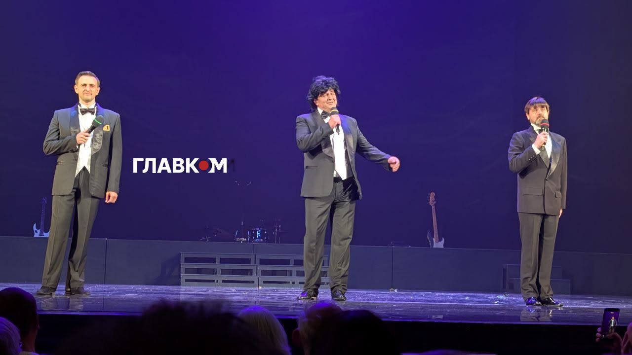 Актори театру Лесі Українки (ліворуч артист трупи Артем Ємцов)