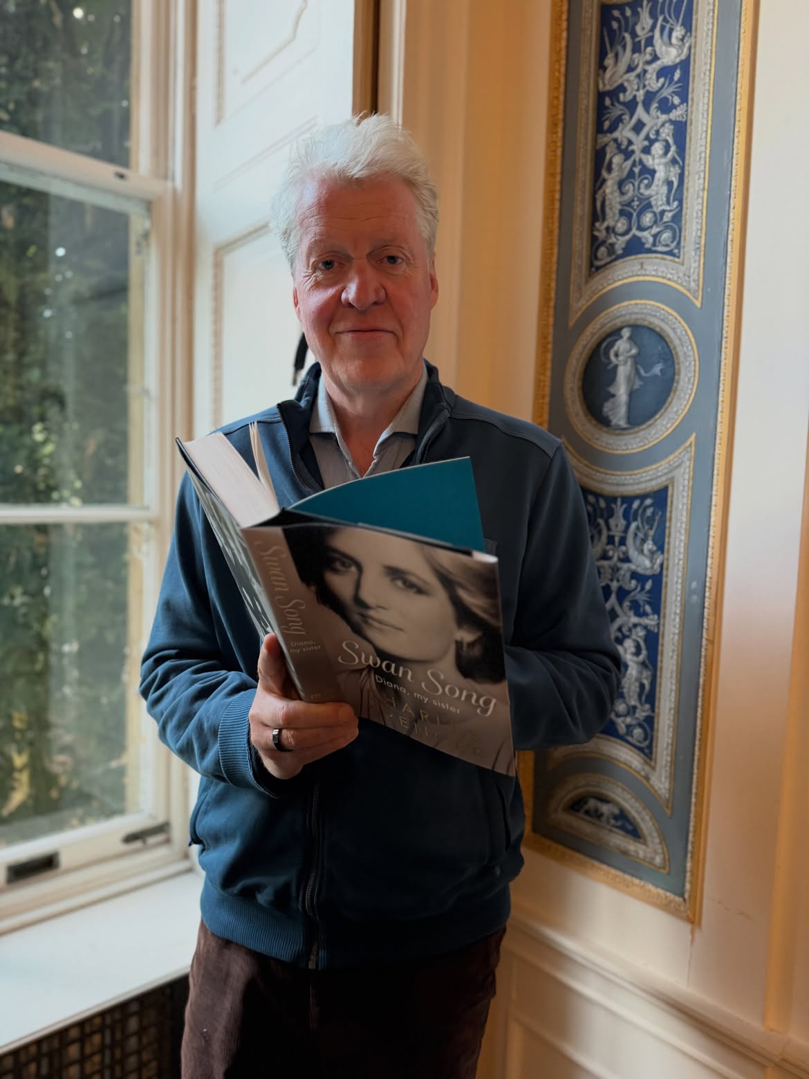 Чарльз Спенсер написав книгу про принцесу Діану «Лебедина пісня: Діана, моя сестра»
