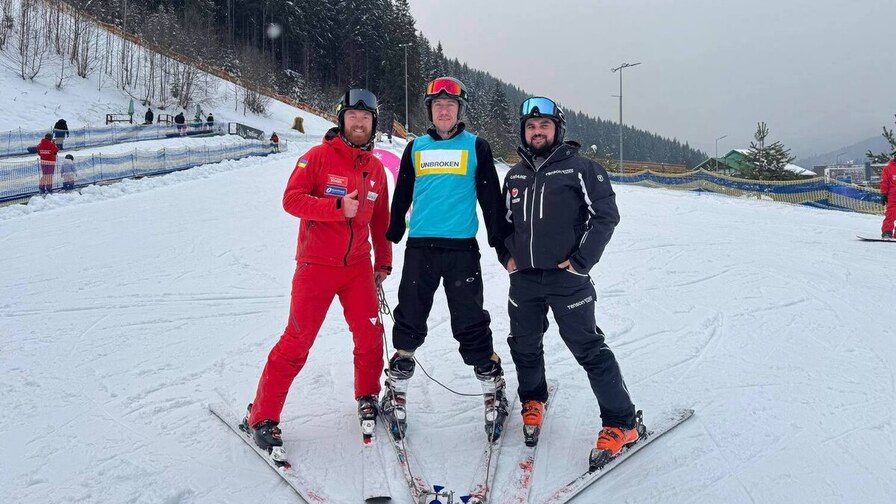 ветеран Микола Шот, який втратив на війні руки та ноги, став на лижі