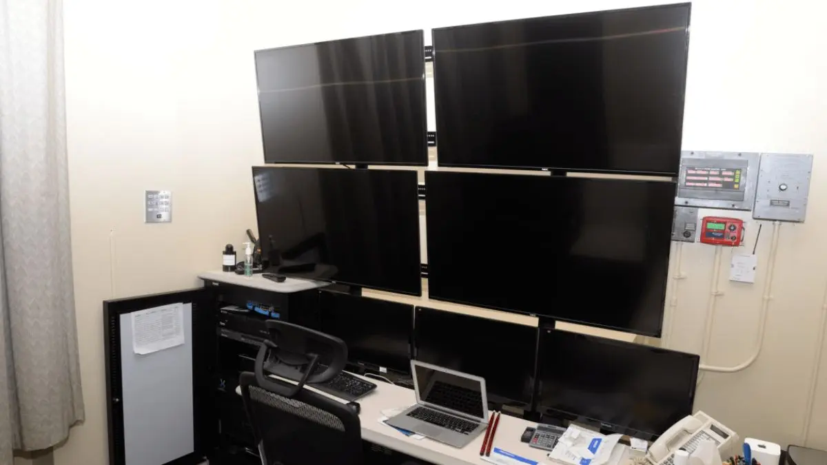 Файли Епштейна. Мін’юст США оприлюднив фото «шпигунської кімнати» злочинця