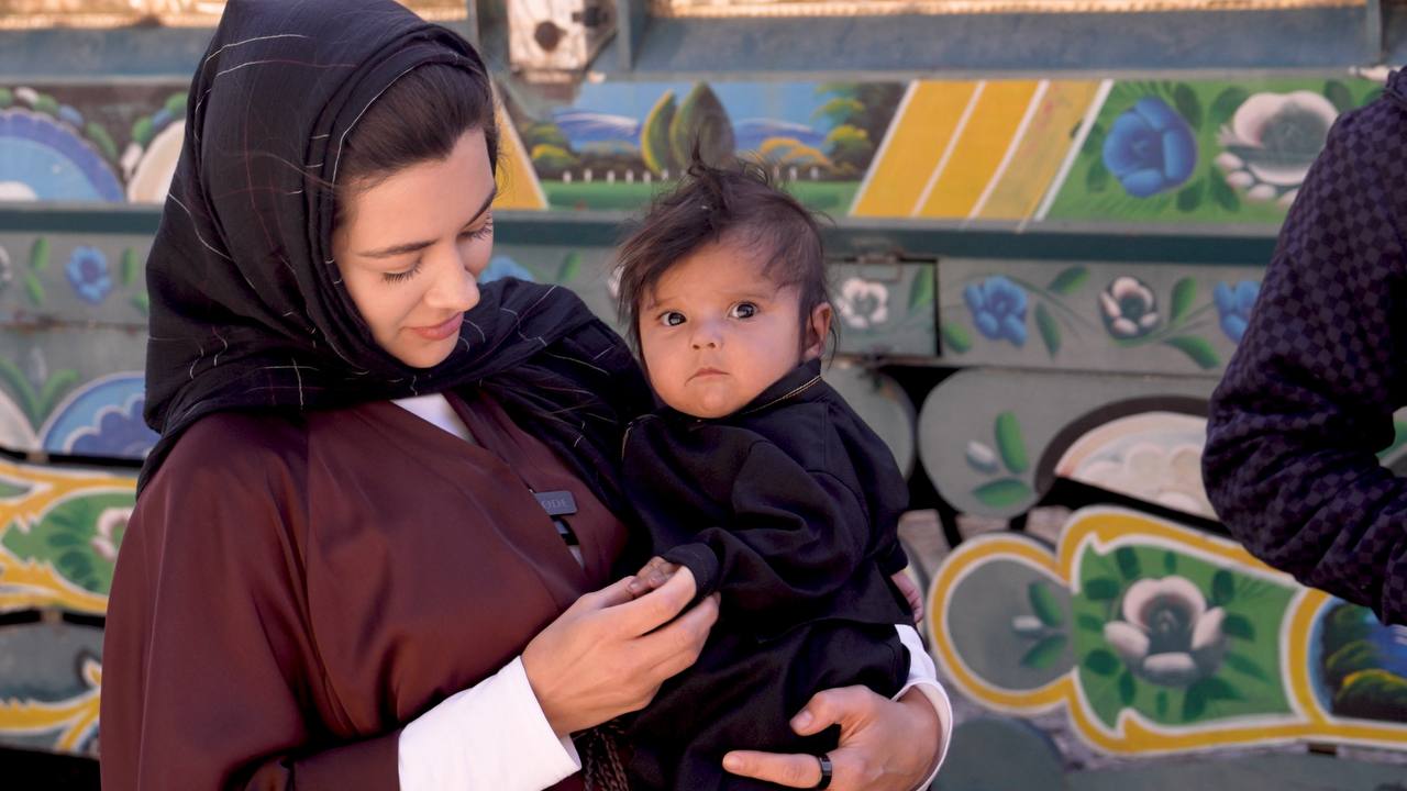 Блогерка поспілкувалася з місцевими мешканцями Афганістану
