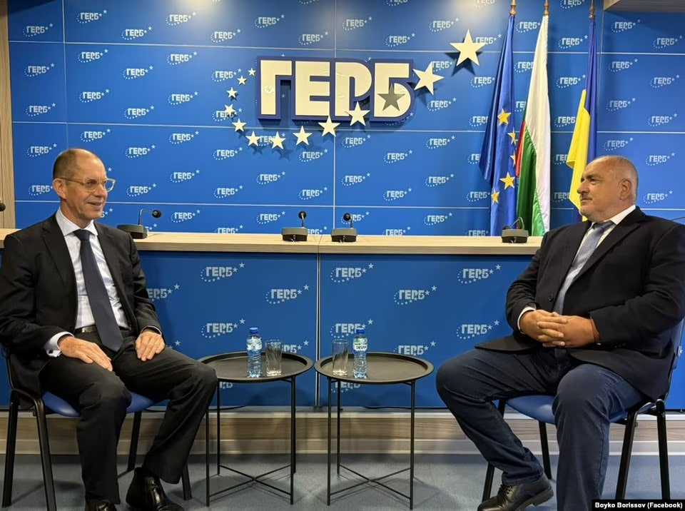 Під час інших зустрічей з іноземними гостями у штаб-квартирі ГЕРБ прапор України не прибирали