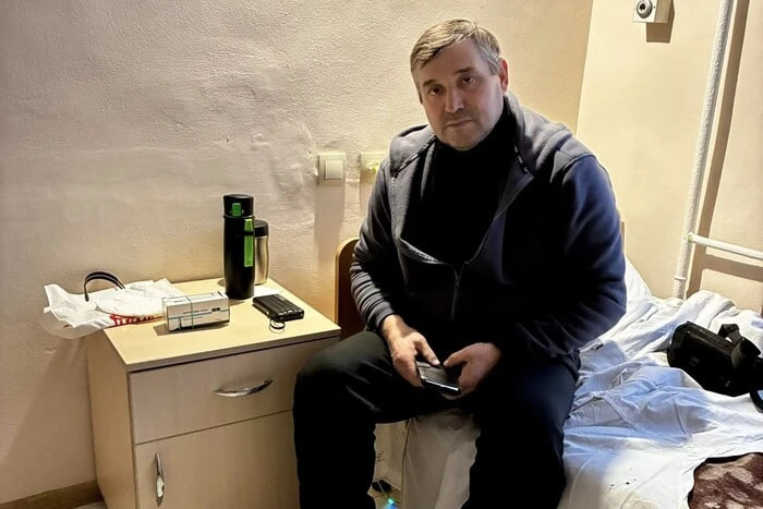 Сантехнік Микола п'ять годин відігрівав і ремонтував труби у будинку Олексія Михайличенка
