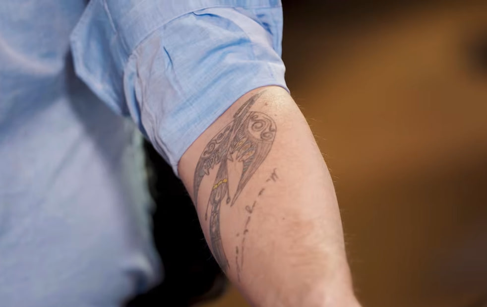 Дмитро Кулеба показав свої тату
