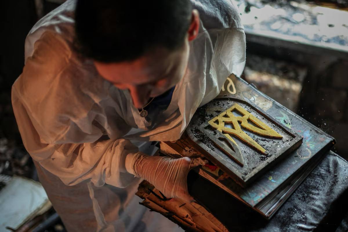 «Все згоріло». Дружина режисера Олега Чорного відвідала їхню знищену квартиру у Києві фото 2