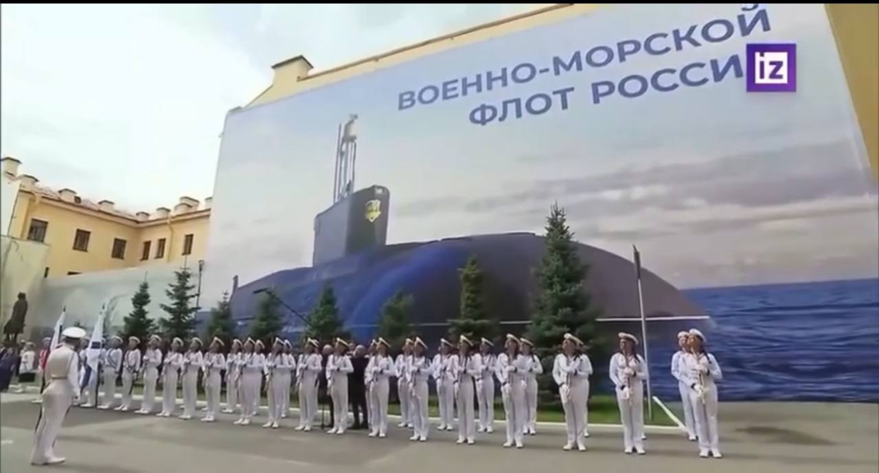 Курйоз на «параді» в РФ: Путін виступив на тлі намальованого флоту (фото) фото 1