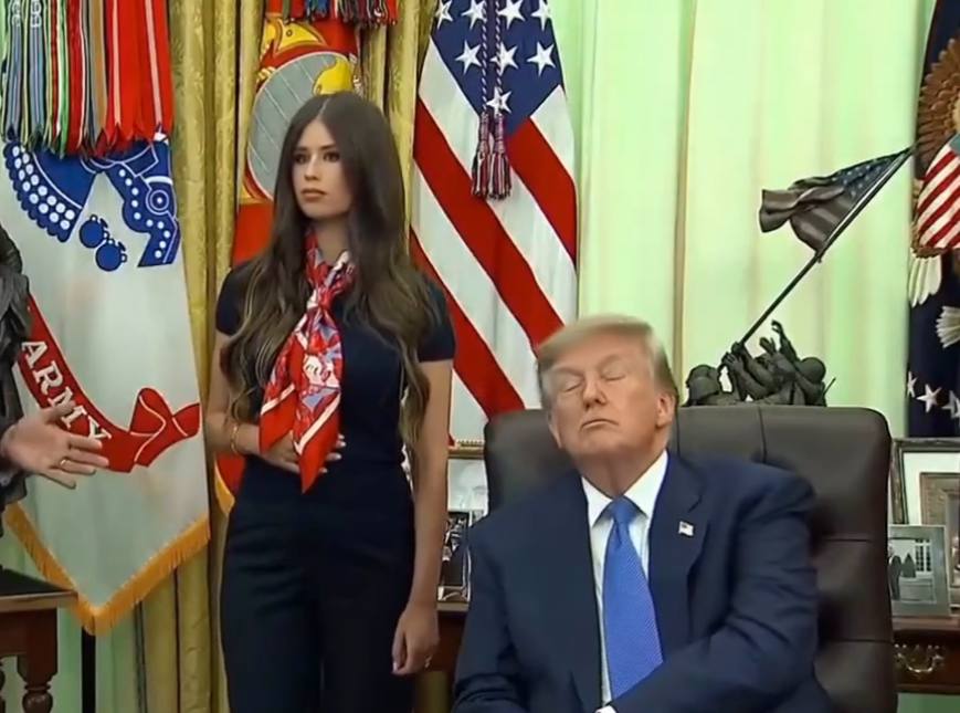 Трамп заснув під час церемонії у Білому домі (відео) фото 1