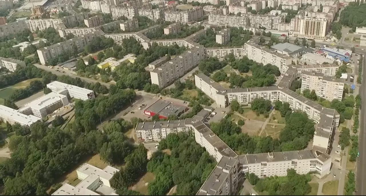 Найдовший будинок в Україні у формі бджолиних сот: що про нього відомо фото 1