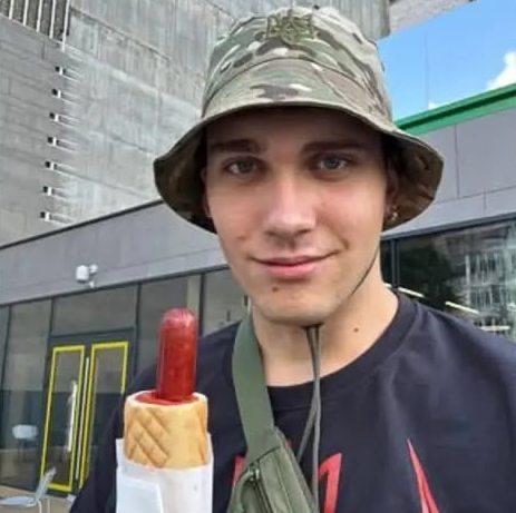 Дікусар, Агапітова, Хливнюк. Хто з українських зірок долучився до ЗСУ фото 28