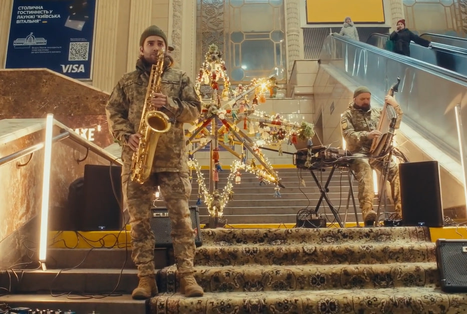 Військові Культурних сил влаштували перформанс на залізничному вокзалі Києва