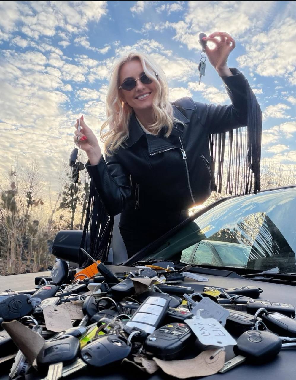 Ірина Федишин передала десятки машин для ЗСУ 