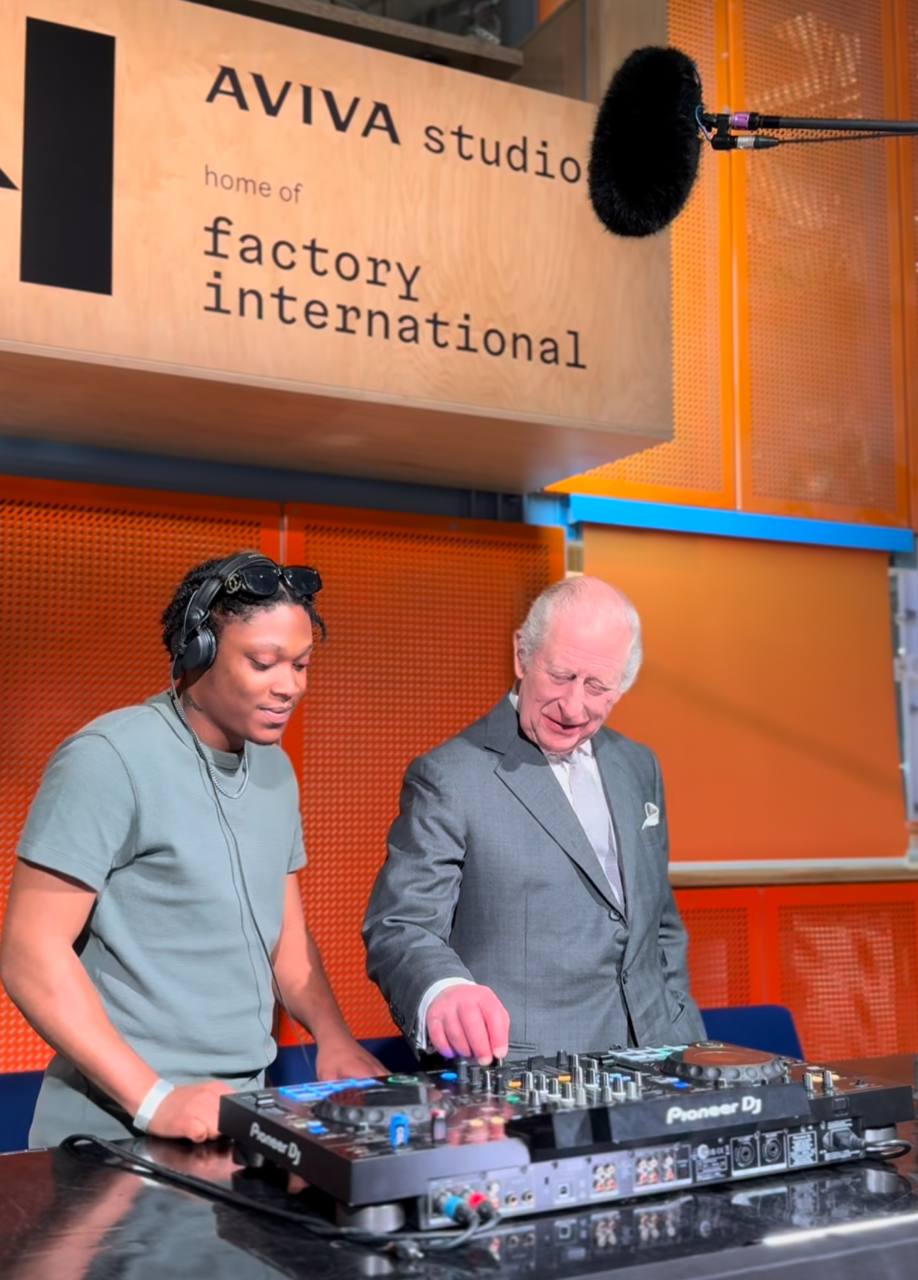 Король Чарльз ІІІ спробував себе у ролі діджея