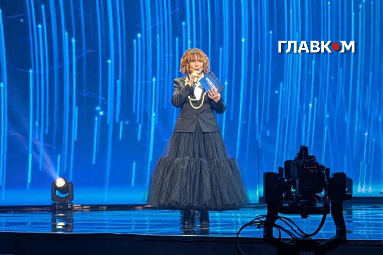 Ведучою вечору пам'яті Миколи Мозгового стала його донька продюсерка Олена Мозгова
