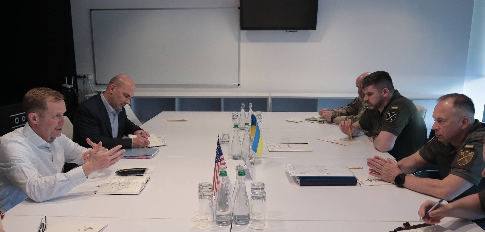 Сирський назвав головний пріоритет ЗСУ на зустрічі з командувачем місії НАТО фото 1
