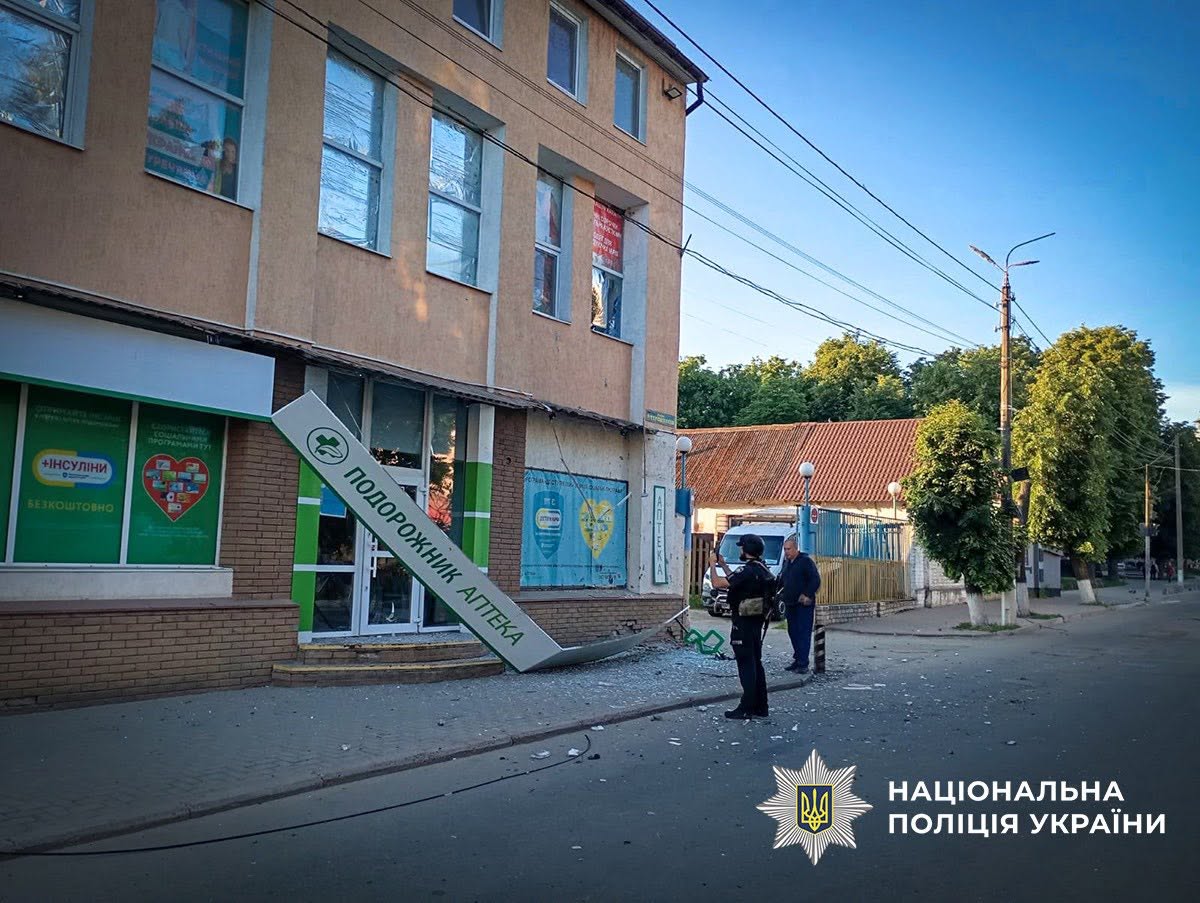 Дрони та артилерія атакували Сумщину: є загиблі та поранені фото 5