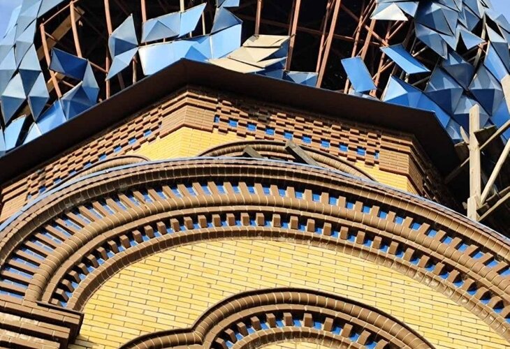 Росіяни пошкодили храм московської церкви в Сумах фото 1