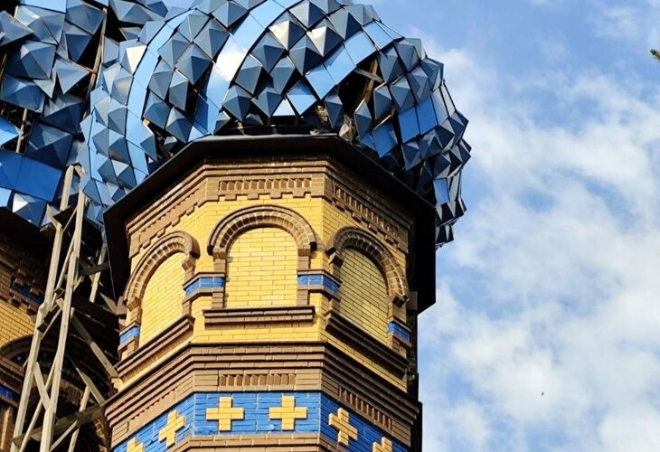 Росіяни пошкодили храм московської церкви в Сумах фото 2