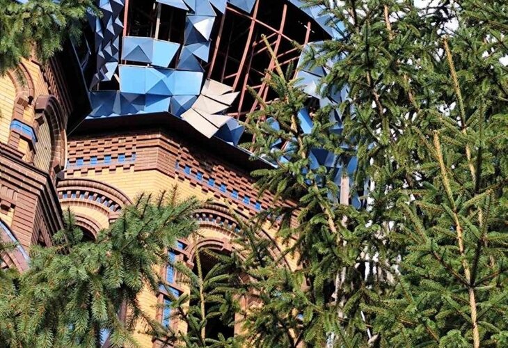 Росіяни пошкодили храм московської церкви в Сумах фото 3