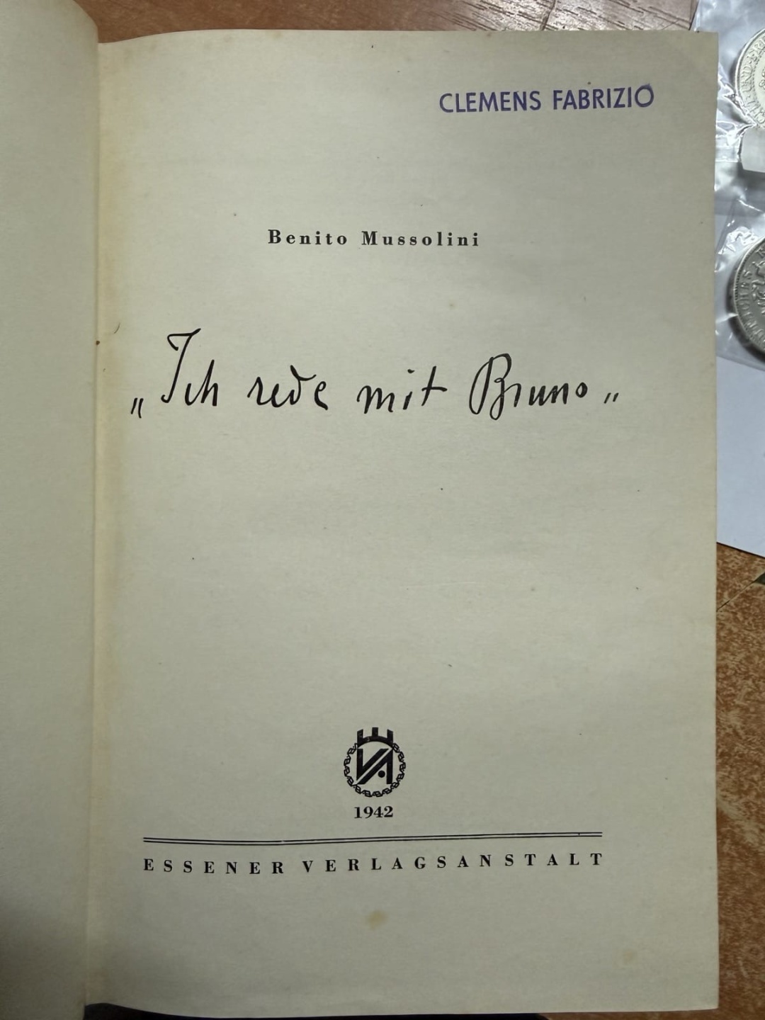 На кордоні з Польщею митники вилучили мемуари Муссоліні та старовинні монети фото 1