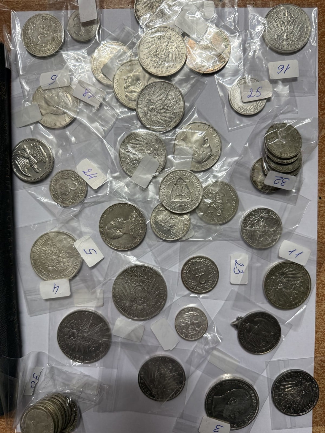 На кордоні з Польщею митники вилучили мемуари Муссоліні та старовинні монети фото 2