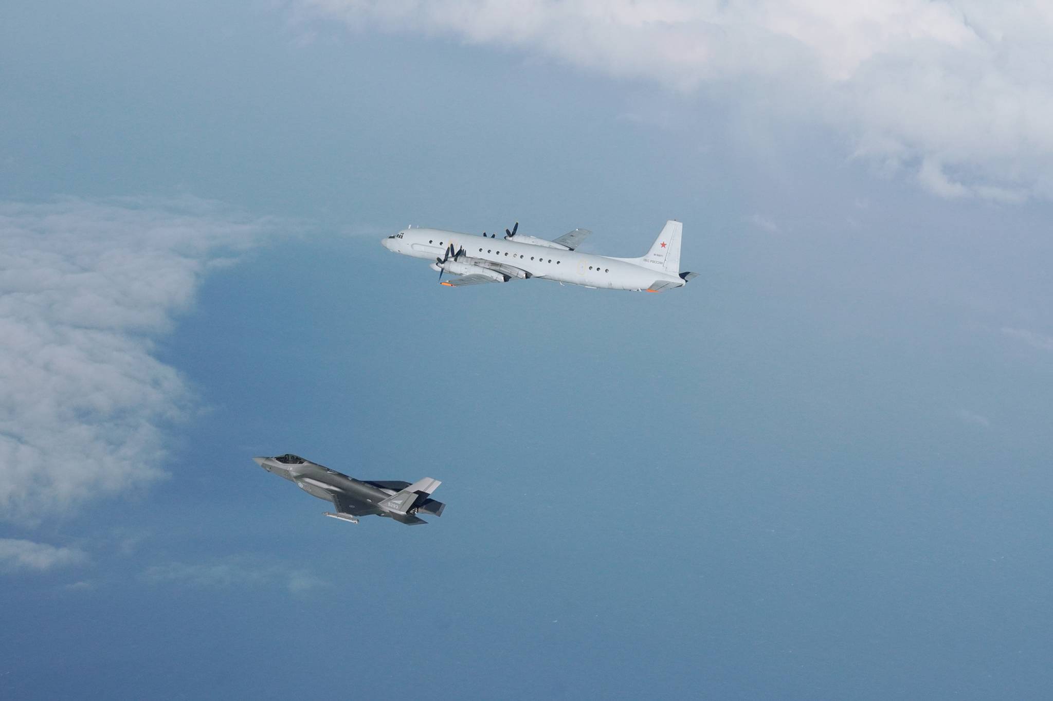 Норвегія перехопила російські військові літаки біля кордону фото 2