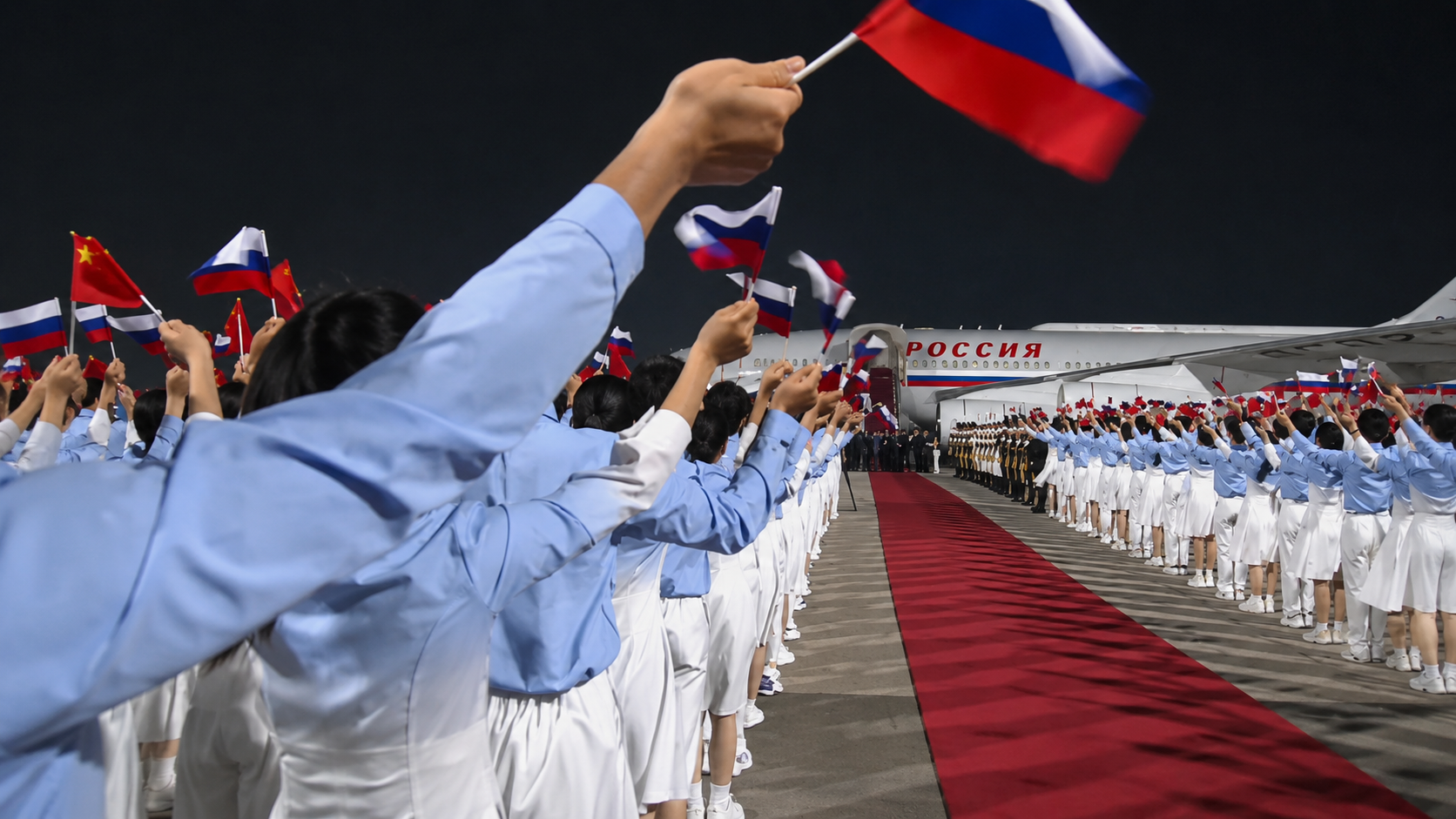 Китайці зустріли Путіна в аеропорту криками фото 1