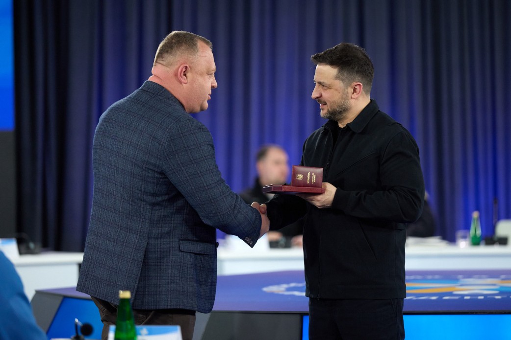 Зеленський нагородив прифронтові міста: хто отримав відзнаку фото 1