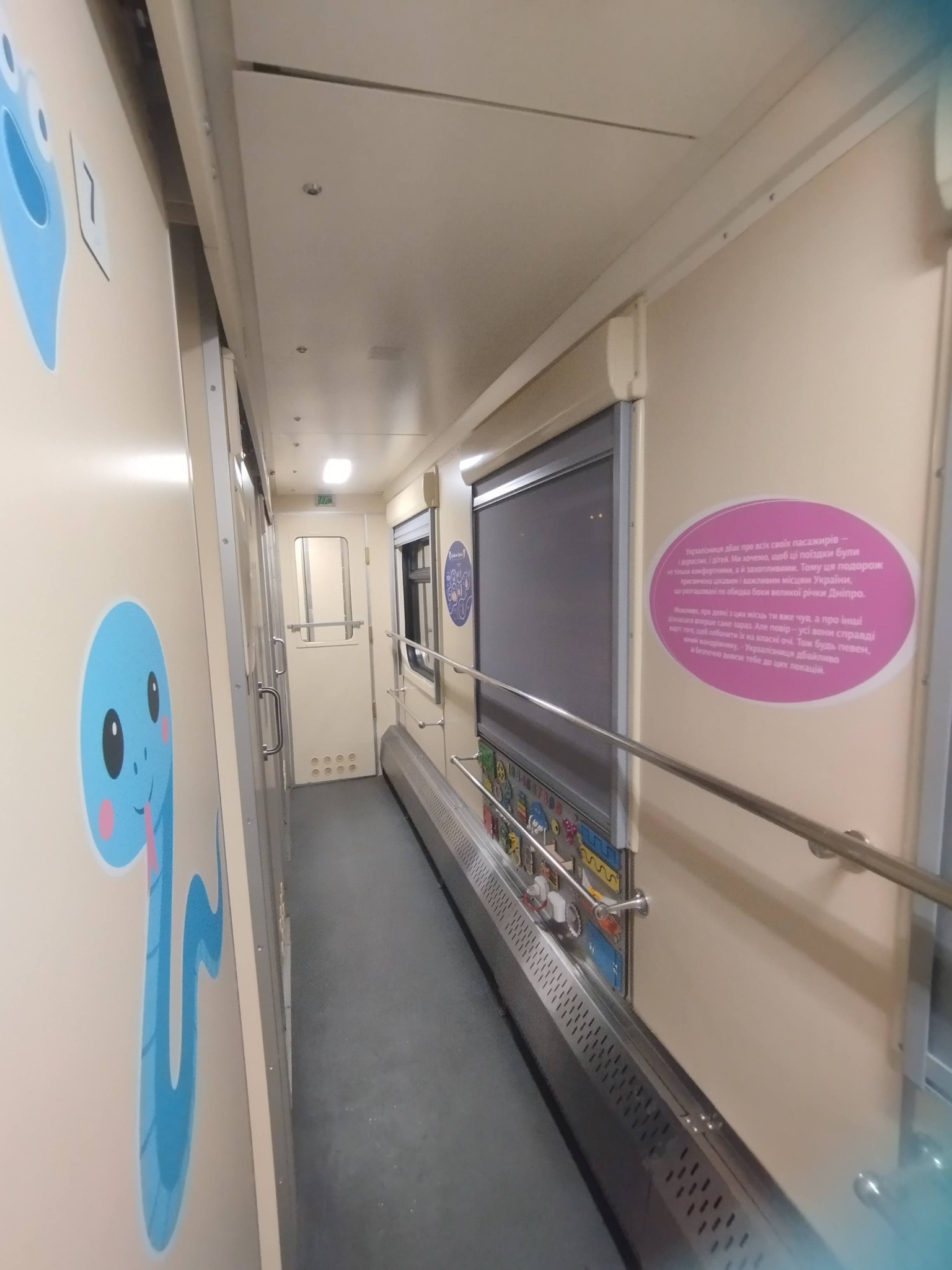 Як «Укрзалізниця» виручає пасажирів з України у польському Хелмі. Письменниця розповіла про свій досвід фото 2