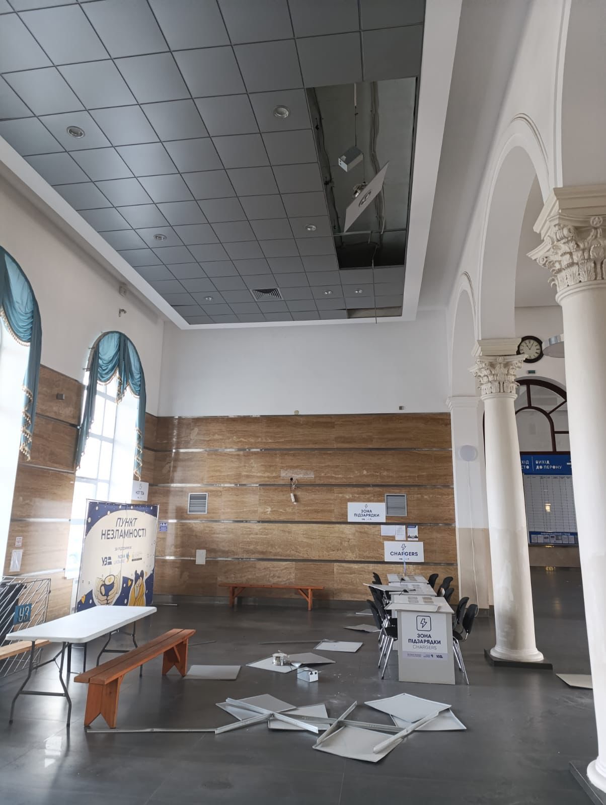 Росіяни вдарили по вокзалу у Слов’янську: є поранені фото 1